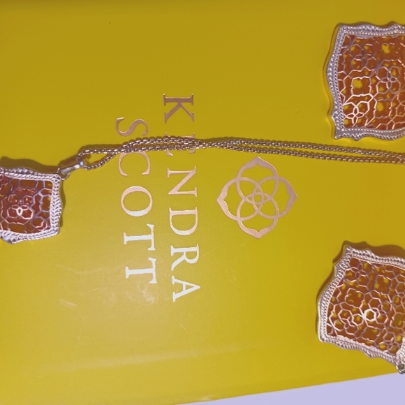Kendra Scott bold bronze and gold earrings and necklace set - Picture 3 of 6